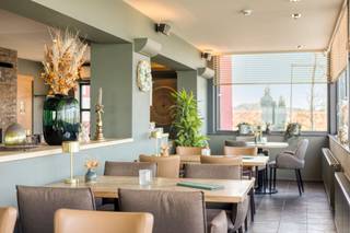 In het prachtige landschap van Teuven, vlakbij het bekende Drielandenpunt, bevindt zich dit schitterende en volledig instapklare restaurant...