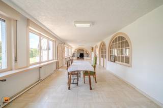 Welkom in “Villa ’t Bloemenhof” , een karaktervolle interbellumwoning.Gelegen op een rustige, centrale locatie vlakbij het centrum van Sleidinge,...