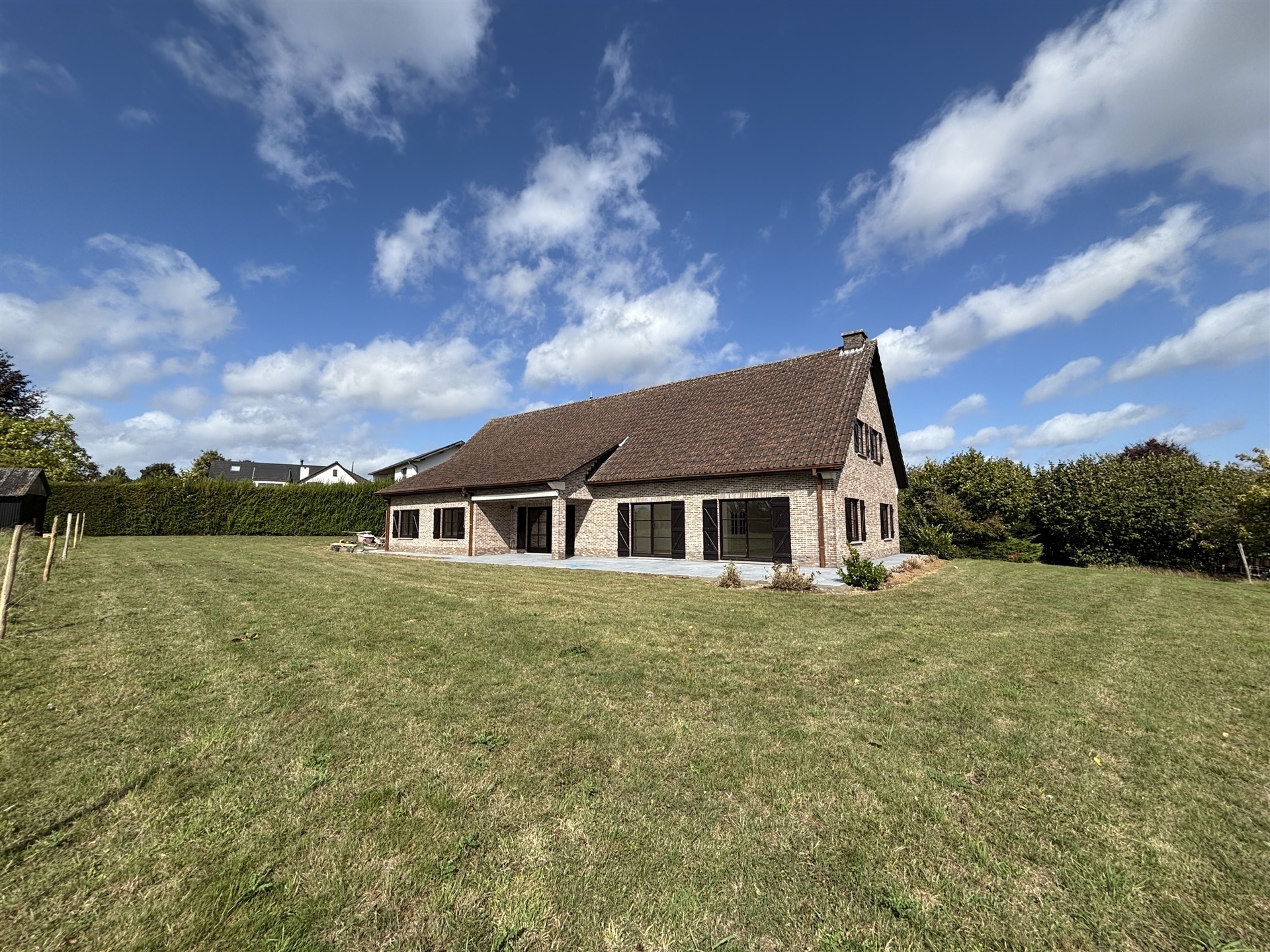 Ruime woning met grote tuin in een rustige straat - foto 3