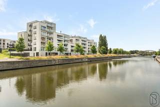Recent, ruim en energiezuinig appartement, topgelegen aan de LEIE! Ideaal voor wie op zoek is naar rust én ruimte. Indeling: inkomhal met...
