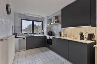 Welkom in deze charmante gezinswoning aan de Kruissteenweg 160, gelegen in het idyllische Tongeren-Borgloon. Deze woning biedt een ruime en...