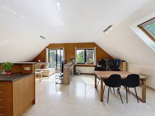 Available upon execution of the deed. Ideally located in Jezus-Eik, spacious and bright apartment of  ±120m²  on the 2nd floor of an attractive building dating from 2003. Immediate proximity to shops, restaurants, Basic Fit, public transport, E411 and public parking at ±40 m. Layout: entrance hall with cloakroom, separate toilet with washbasin, spacious living and dining room with open fitted kitchen (±40m²) giving access to the balcony, 2 bedrooms (±20m² and ±13m²) with built-in wardrobes, bathroom, laundry room, private attic and storage room. Common charges: fixed €50/month. EPC: B (140 kWh/m²/year). Gas heating. Individual meters. Electrical installation compliant. Asbestos: none. P-score: A. G-score: A. All information and surface areas are given for information purposes only and are non-contractual.