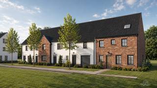 <p>Ontdek deze prachtige woning gelegen in het charmante Hof van Alice te Haasdonk, een plek die bij uitstek de perfecte combinatie van rust en toegankelijkheid biedt. Deze woning, met een doordachte indeling, is de ideale setting voor een comfortabel gezinsleven. De verschillende leefruimtes zijn ontworpen om zowel intimiteit als samenkomst te bevorderen, met een gezellige eetkamer, een praktische keuken en drie ruime slaapkamers die uitnodigen tot ontspanning.</p>

<p>Naast de woonruimtes beschikt de woning over een bureau, wat perfect is voor wie thuis werkt of studeert. Twee moderne toiletten en een badkamer zijn handig voor het dagelijks leven, terwijl de garage extra gemak biedt voor parkeren of opslag. Een zolderruimte biedt de mogelijkheid om naar wens in te richten, of dat nu als speelruimte of bergruimte is. Dit is een kans om te investeren in een woning die centraal staat in een aangename en groene omgeving, ideaal voor gezinnen die het leven in het buitengebied willen combineren met de nabijheid van de stad.</p>