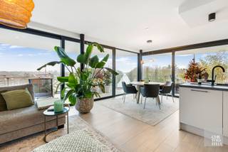 INDELING:The flat is located on the 2nd floor and has a private entrance hall with cloakroom and guest toilet, open kitchen, living space with...