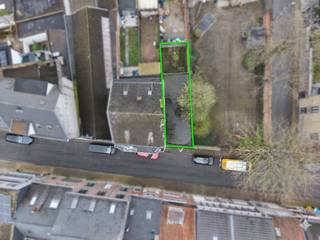 À la recherche d'un garage exceptionnellement spacieux avec un potentiel supplémentaire ? Ce garage situé au 29 Kloosterstraat offre une...