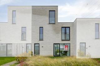 Laatste 3 woningen te koop!Energieneutrale nieuwbouwwoningen te koop vlak bij het centrum van Sint-Eloois-Vijve en op 5 min van centrum Waregem en...