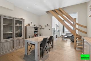 +++ Sint-Jobstraat 91 - Aalst +++Op zoek naar ruimte, comfort én een centrale ligging? Deze instapklare woning heeft het allemaal. Instapklaar met...