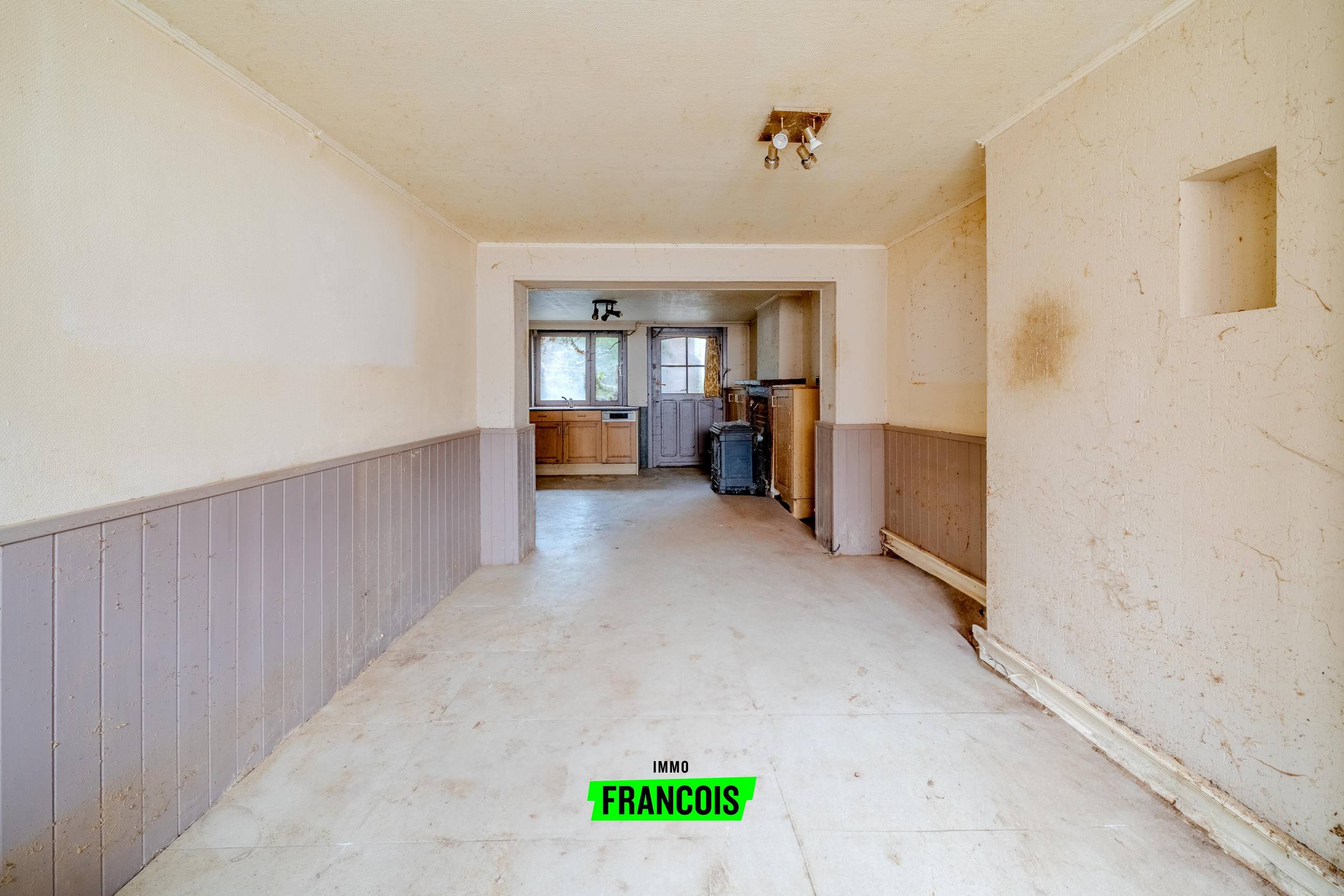 Te renoveren stadwoning met koer in hartje Ieper - foto 5