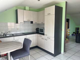 Dit ruime appartement met terras heeft een prachtig uitzicht over de velden. Het appartement is gelegen vlakbij winkels, supermarkten, bakkers en...