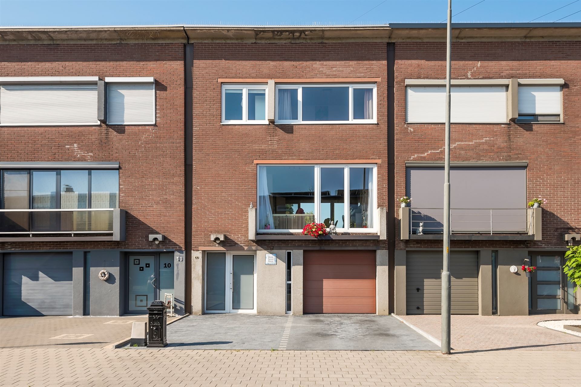 Ruime woning met 5 slpks, grote tuin en garage - foto 1