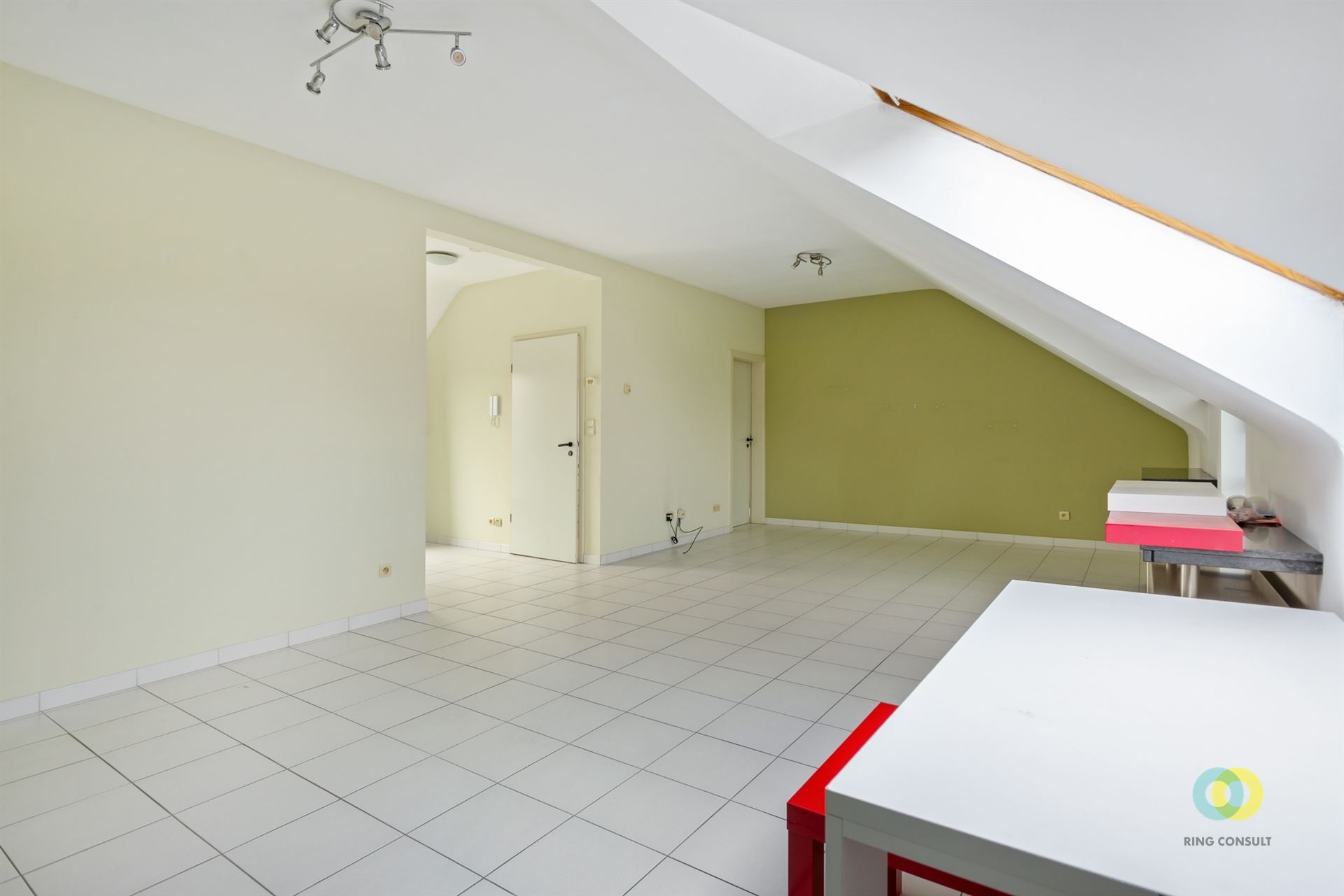 Dakappartement met één slaapkamer en ruim terras. - foto 2