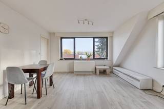 Deze INTERESSANTE OPBRENGSTEIGENDOM bevindt zicht op een super centrale locatie met VLOTTE BEREIKBAARHEID (vlakbij winkels, invalswegen,...