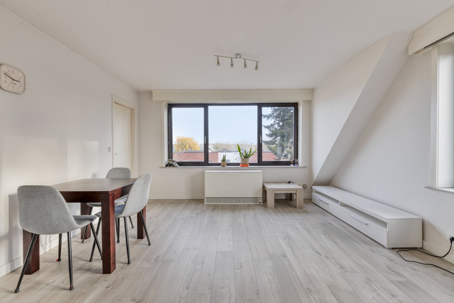 OPBRENGSTEIGENDOM MET 5 APP, 4 GARAGES &amp; HANDELSZAAK - foto 2