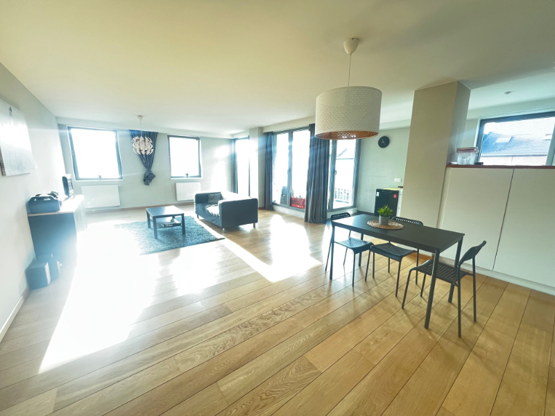 RUIM HOEKAPPARTEMENT WAARDOOR ER VEEL LICHTINVALLEN EN LEUKE ZICHTEN ZIJN - photo 2