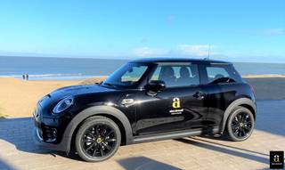 Gesloten garagebox voor 2 wagens ( achter elkaar)breedte 2.50hoogte 2.05diepte 10.9beschikbaar vanaf 1 september...