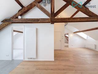 <p><em><strong>TE KOOP</strong></em> – In het hart van het prestigieuze project "Utopia By Godin", ontstaan uit de volledige renovatie van een iconisch gebouw in Brussel, ontdekt u dit prachtige gerenoveerde appartement met 3 slaapkamers (gerenoveerd in 2020).</p>
<p>Met een royale oppervlakte van ongeveer 125 m² is het pand als volgt ingedeeld: een inkomhal die leidt naar een ruime en lichtrijke leefruimte, bestaande uit een ruime woonkamer, een eetkamer en een volledig uitgeruste open keuken, samen goed voor meer dan 44 m². Het appartement beschikt over 3 comfortabele slaapkamers (18, 13 en 13 m²), evenals 2 moderne badkamers (bad en douche), een wasruimte en een apart toilet.</p>
<p>Comfort: Privatieve kelder; EPC "D" (149 kWh/m².jaar); dubbele ventilatie (VMC); houten ramen met dubbele beglazing; collectieve gasverwarming.</p>
<p>Prijs: vanaf € 395.000</p>
<p>Contacteer ons nu op 02 355 42 20 | 0494 28 38 88 (Taylor) en via e-mail op tubize@weinvest.be</p>