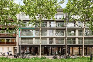 <strong>Ruim appartement op een gegeerde locatie</strong><br /><br />Op te frissen appartement van <strong>ca. 120m²</strong> met maar liefst <strong>drie slaapkamers</strong> en een zuidgericht terras gelegen op de tweede verdieping. De woning bevindt zich op een absolute toplocatie in Borgerhout, op wandelafstand van het openbaar vervoer, winkels, scholen, gezellige horecazaken en het gezellige <strong>Te Boelaarpark.</strong><br /><br /><strong>Indeling</strong><br />- Inkomhal met ingebouwde kasten<br />- Toilet<br />- Slaapkamer 1<br />- Slaapkamer 2<br />- Slaapkamer 3<br />- Badkamer 1<br />- Badkamer 2<br />- Keuken met een extra ruimte/berging<br />- Leefruimte <br /><br /><strong>Bijzonderheden</strong><br />- Mobiscore <strong>9,4/10</strong><br />- 2 Badkamers<br />- <strong>EPC B</strong> met een score van <strong>127 kWh/(m² jaar)</strong><br />- Zuidgericht terras<br />- Kelderberging inbegrepen<br />- Mogelijkheid tot aankoop van een autostaanplaats