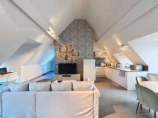 For rent: a cozy and spacious attic apartment on the 3rd floor of Sint-Pieterszuidstraat 61 in Bruges, with 2 bedrooms. The apartment is in...