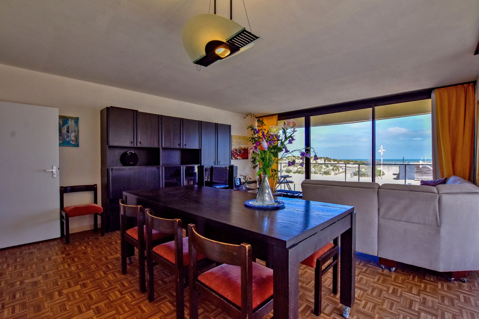 HOEKAPPARTEMENT MET 2 SLAAPKAMERS EN FRONTAAL ZEEZICHT GELEGEN OP DE ZEEDIJK TE DE PANNE - foto 5