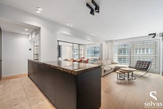 Dit prachtig gerenoveerde appartement met zijdelings zeezicht beschikt over een bewoonbare oppervlakte van maar liefst 145m² en combineert...