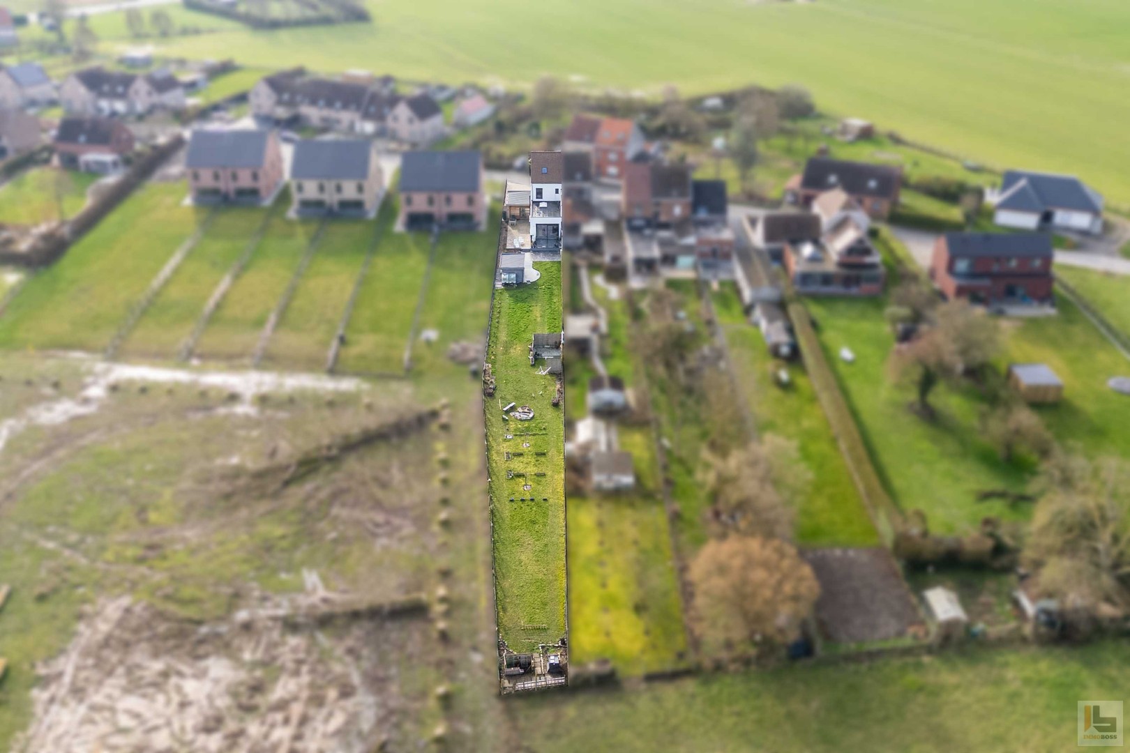 Volledig gerenoveerde woning met 3 slaapkamers 2 badkamers op 1090m2 - foto 3