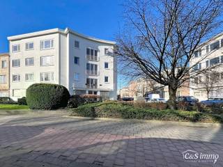 Gelegen op de derde verdieping van een karaktervol vintagegebouw bevindt zich dit aangename appartement van ca. 107 m² met een ruim en zonnig...