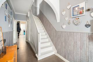 Deze half open bebouwing is zeer rustig gelegen te Bredene nabij shopping center, openbaar vervoer en winkels.Perceeloppervlakte van 310m² en maar...
