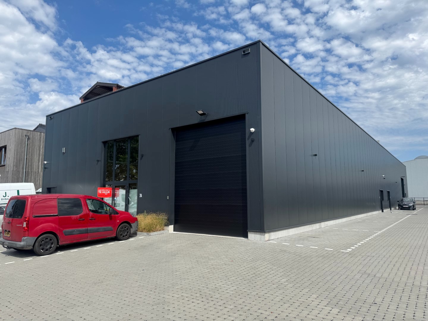 Commercial for rent in Ravels
