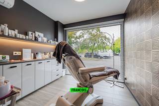 In het centrum van Beveren (Roeselare) vindt u deze instapklare woning met tal van mogelijkheden, ideaal voor wie comfortabel wil wonen én...