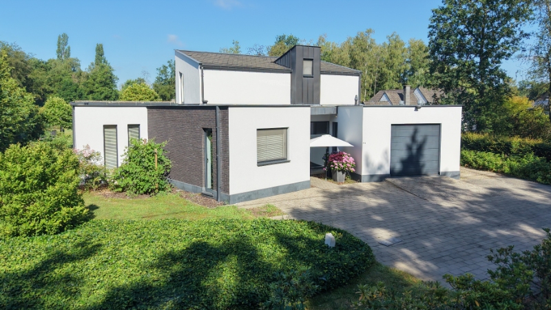 Moderne villa van 247m² op 58 are met bijgebouw-garage en zwembad - foto 3
