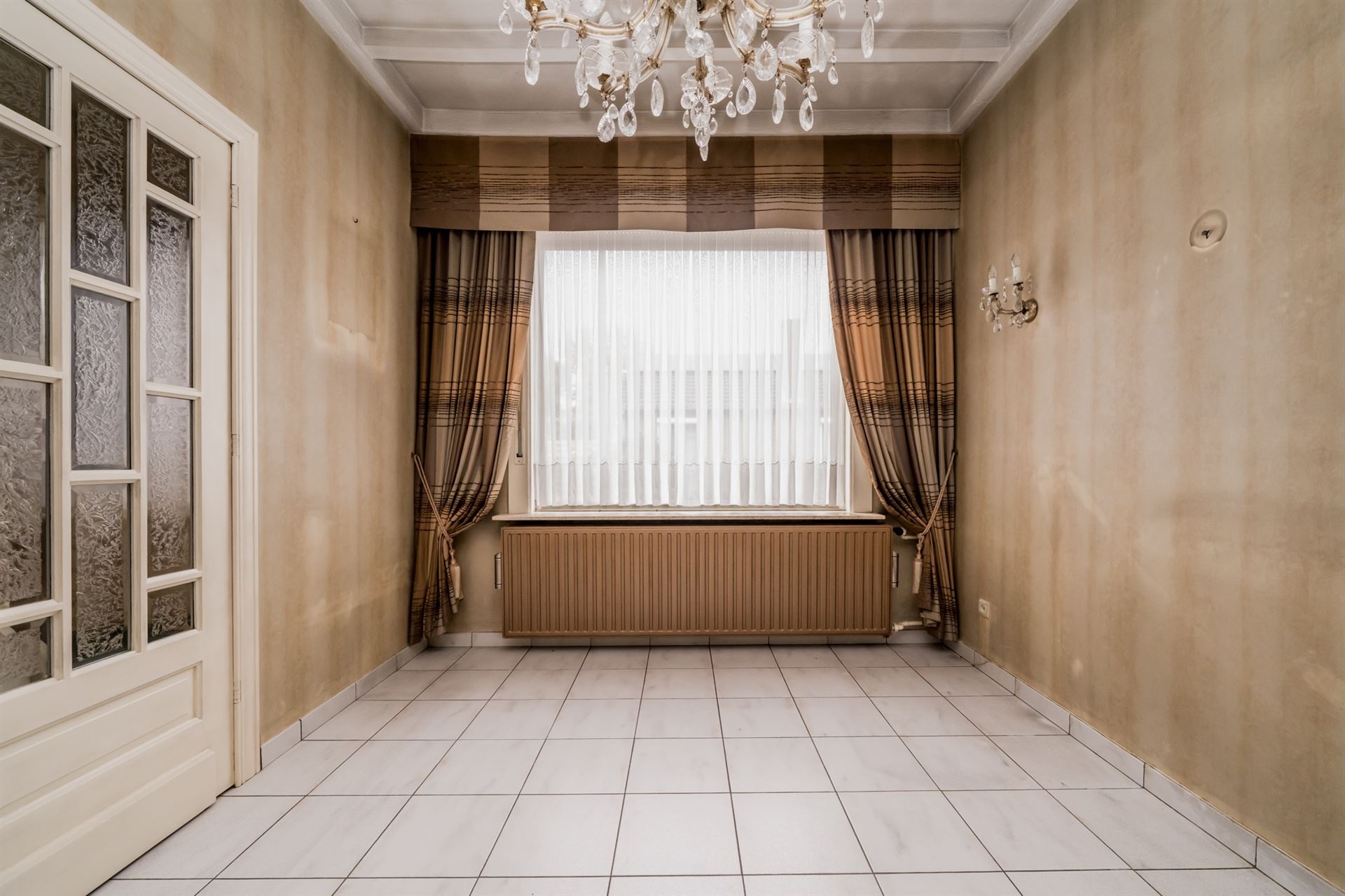 Te renoveren gezinswoning met veel opslagruimte! - foto 3