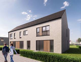 Deze woning wordt gebouwd in het vernieuwend woonproject ‘Roobaertpark’, een rustige buurt die vernieuwend groen, open en verkeersarm is ingericht aan de rand van het stad. De woning is aangesloten op het stadswarmtenet, waardoor je niet meer afhankelijk bent van fossiele brandstoffen zoals aardgas! <br />Lot 49 is een halfopen bebouwing op een grondoppervlakte van 251m² en wordt achteraan ontsloten door een tuinpad. De tuinomheining met poortje is inbegrepen, net als je eigen parkeerplaats.<br /><br />GELIJKVLOERS: inkom, wc, living, open keuken met eiland, ruime berging.<br />EERSTE VERDIEPING: 3 ruime slaapkamers, ingerichte badkamer met inloopdouche en dubbele lavabo, aparte wc.<br />ZOLDER : toegankelijk via een tweede vaste trap. Ideaal als 4de slaapkamer, bureauruimte of hobbyruimte. Leuke tuin. Doodlopende straat met groenzone, kindvriendelijke omgeving. Deze woning wordt aangeboden met ingerichte badkamer, bevloering, zonnepanelen en vloerverwarming.<br /><br />Prijs excl. btw en kosten. Voor meer info bel 09 280 60 60 of mail naar info@durabrik.be<br />Download de brochure op https://durabrik.immo/roeselare-honzebroekstraat<br /><br />* Afbeeldingen en oppervlaktes zijn indicatief.