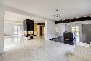 Dans la rue résidentielle Edelweisslaan à Tervuren, découvrez cette spacieuse maison (1998) sur un terrain de 9a52 avec 322 m² habitables...