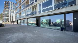 Commercieel handelspand – topligging Zeedijk Zoute, aan het Albertplein...Unieke kans om uw zaak te vestigen op één van de meest gegeerde locaties...
