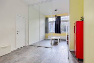 Ready to move in house with 4 bedrooms, or with possibility of practice or hobby room, centrally located in the Deuzeld neighborhood in Schoten,...