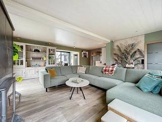 Mooi gelegen vrijstaande woning op 672 m², bestaande uit een inkomhal met afzonderlijk toilet, gezellige leefruimte met grote zithoek,...