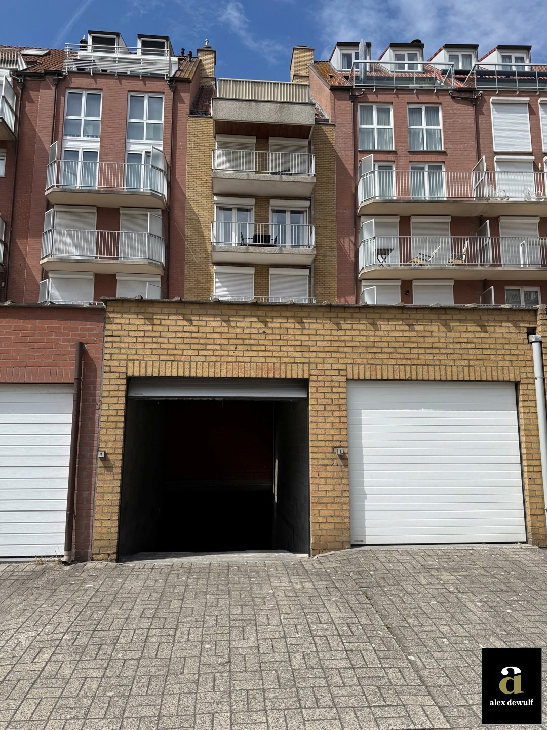 Dubbele garagebox met ruime berging aan, kortbij Rubensplein - foto 2