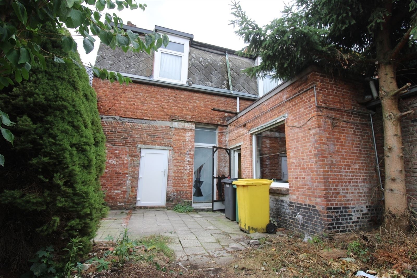 Volledig te renoveren woning met garage en parking - foto 3