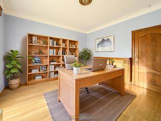 <p>Villawoning met <strong>VLOTTE BEREIKBAARHEID</strong> en <strong>IDEALE MOGELIJKHEDEN</strong> voor een <strong>VRIJ BEROEP, PRAKTIJKRUIMTE, NAGELSTUDIO OF HOME-OFFICE</strong>. Dankzij de <strong>GELIJKVLOERSE BUREAURUIMTE</strong> is deze woning perfect geschikt voor wie <strong>WONEN EN PROFESSIONEEL GEBRUIK</strong> wil combineren zonder aan comfort in te boeten. De royale indeling omvat onder meer een lichtrijke leefruimte met aanpalende veranda, een grote keuken met praktische bergruimte en douche, en een grote, inpandige garage met keldertoegang. Op de verdieping <strong>ZORGEN VIER SLAAPKAMERS</strong>, een badkamer, apart toilet en een POLYVALENTE RUIMTE VOOR TAL VAN INVULLINGEN, zowel privé als professioneel. De <strong>ZONNIGE TUIN MET TERRAS</strong> vormt een aangename buitenruimte, terwijl u een <strong>DUBBELE TOEGANG LANGS TWEE STRATEN</strong> heeft. Deze karaktervolle eigendom biedt een <strong>UNIEKE KANS VOOR VRIJ BEROEP, ZELFSTANDIGEN OF GEZINNEN</strong>.</p>
<br /><br />Adres: Nieuwstraat 28 te Sint-Maria-Lierde (Lierde)<br /><br /><span>G-score + P-score A. Geen renovatieverplichting van toepassing.</span>