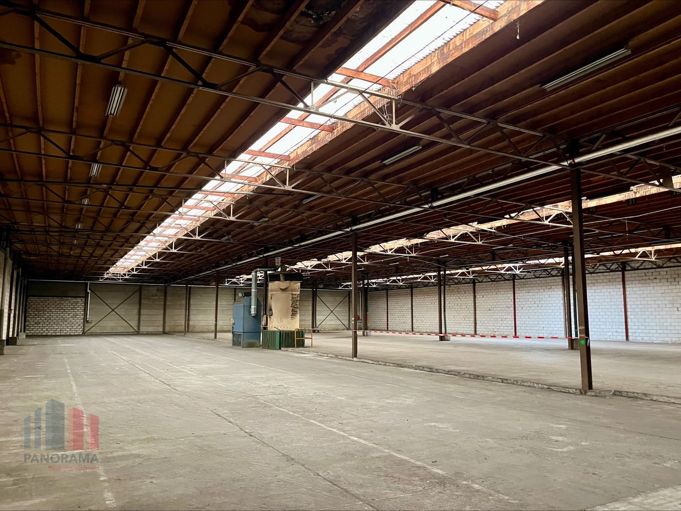 OPSLAGRUIMTE VAN 2.470 m² MET SECTIONALE POORT NABIJ DE E313 - photo 4