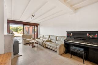 - Emplacement stratégique avec connexion facile: Rue Geluwe 29 à Wervik- Partiellement rénové (nouveau toit, chambres, salle de bains)- Double...