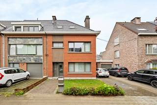 Op zoek naar een grote gezinswoning met veel slaapkamers, bergruimte én een werkplaats voor uw hobby of beroep? U wilt een huis dat al goed in...