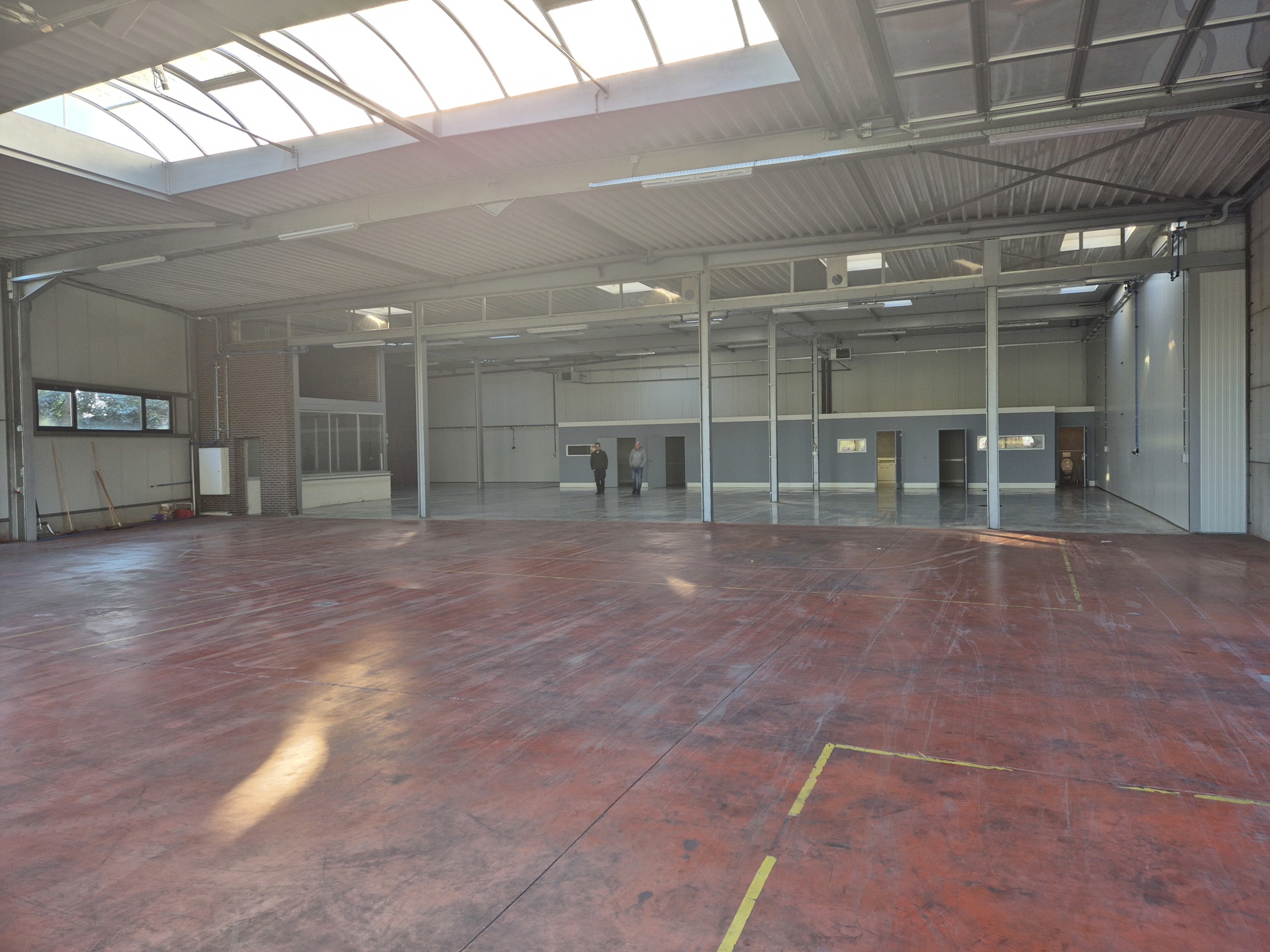 TE HUUR: MULTIFUNCTIONEEL BEDRIJFSGEBOUW - foto 4