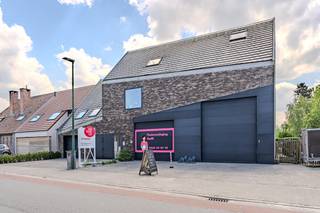 À VENDRE : Bâtiment commercial multifonctionnel avec résidence à Oudenburg - Idéal pour les affaires et la vie !Découvrez ce bâtiment...