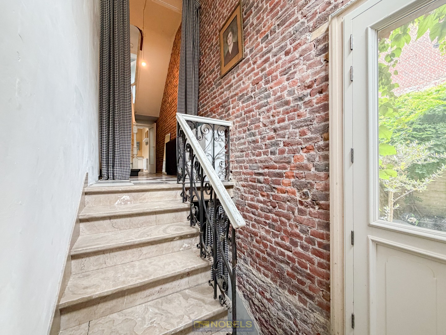 Te koop, Karaktervolle herenwoning met 5 slaapkamers en dakterras in hartje Ronse! - foto 4