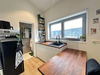 <p><span>Dans un quartier calme et agréable de Duffel-West, nous proposons à la location un studio confortable, idéal pour ceux qui recherchent une solution de logement temporaire ou pratique. </span></p><p><span>Le studio est compact mais fonctionnel et dispose d'une salle de bain moderne avec douche à l'italienne et de toilettes séparées, offrant un confort et une intimité supplémentaires. </span></p><p><span>Sa situation dans un quartier calme offre la tranquillité nécessaire, tandis que les commerces et les transports en commun sont facilement accessibles. </span></p><p><span>Le studio est disponible immédiatement.</span></p><p><span>Contactez-nous pour plus d'informations ou pour une visite au 015 200 999 ou info@vastgoedplus.be</span></p>