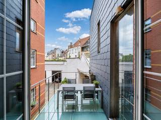 Ruime triplex met drie slaapkamers en polyvalente ruimte in het historisch centrum, met zicht op de Lieve.In de omgeving van het Prinsenhof, één van...