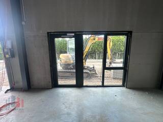 Nieuwbouw KMO-unit met een oppervlakte van 236 m² te koop vlak bij de Meensesteenweg met een onmiddellijke verbinding naar de A19 op- en afrit...