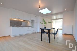 In de Sterrestraat te Ieper vinden we deze prachtig gerenoveerde gezinswoning.De woning is gelegen op een centrale, doch rustige locatie dicht bij...