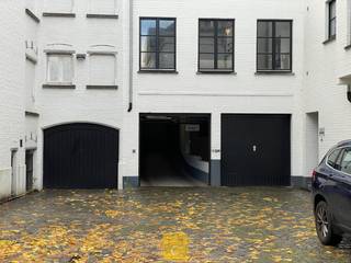 Gedaan met urenlang rondrijden, onnodige stress, boetes waar je nog meer stress van krijgt. Een stevige garagebox in de parking onder de Residentie...